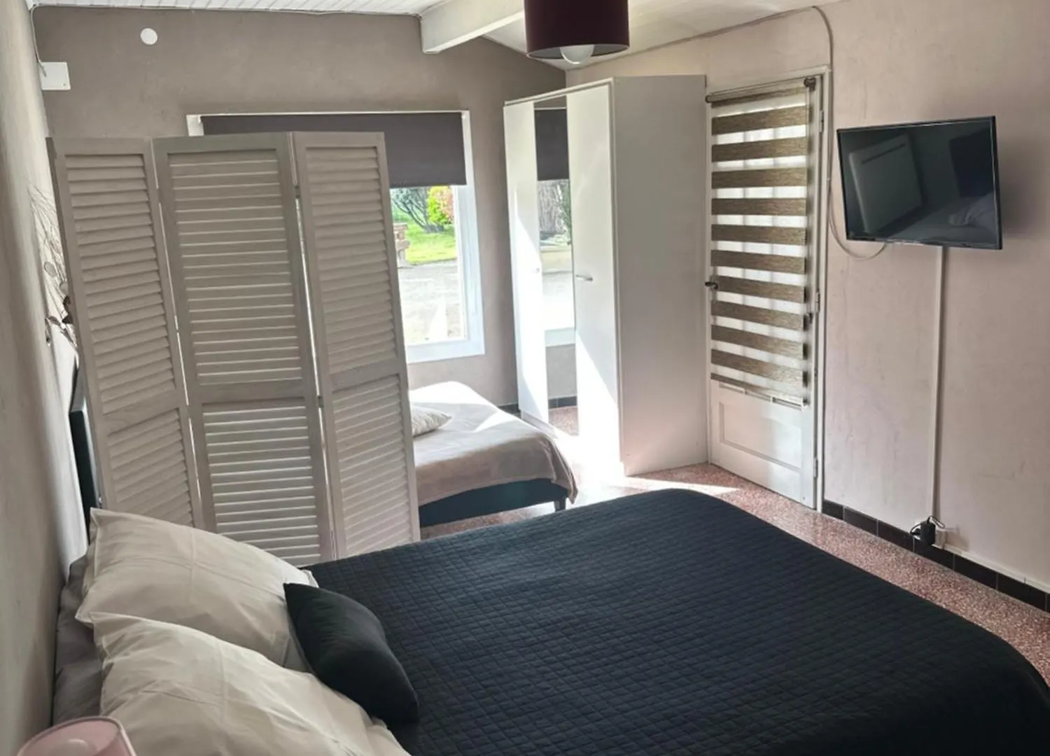 Apartment Location Appartement 1 Chambre Et Dependance En Supplement Voir Infos Importantes Dans Un Mas Provencal Au Coeur Du Luberon Cavaillon